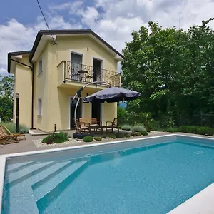 holiday-house-with-pool.primorje-gorskikotar.com/